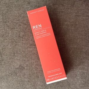 REN clean skincare - Perfect Canvas Smooth, Prep & Plump Essence